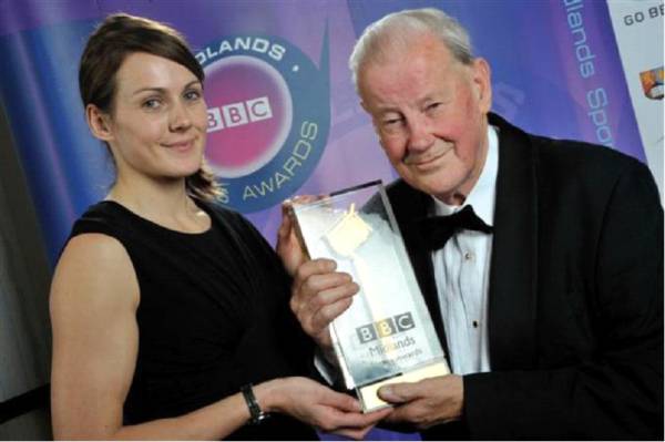 Gerry receiving unsung hero award